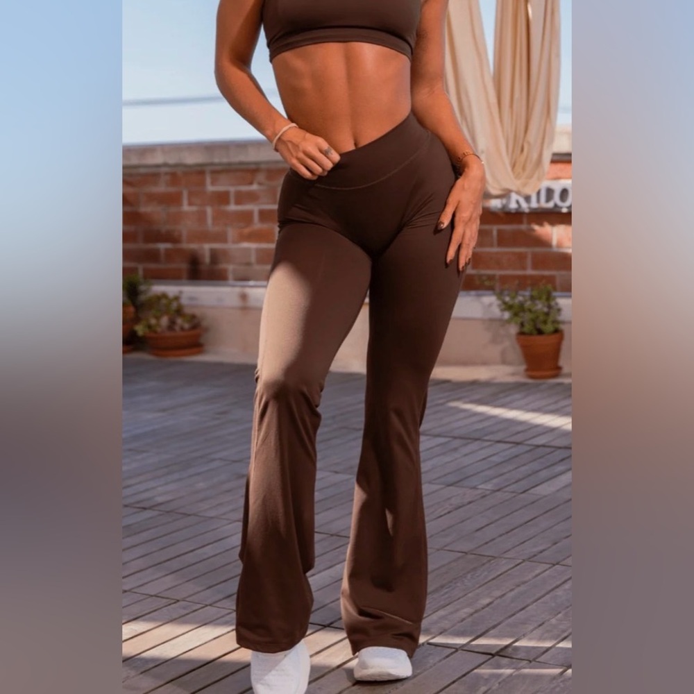 Youngla W227 - CURVE FLARE LEGGINGS size Small brown “Bossy”  SOLD OUT